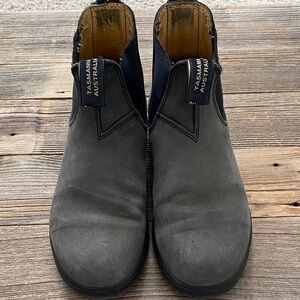 Gray Chelsea Blundstones. AU Size 5. US 7.5/8.